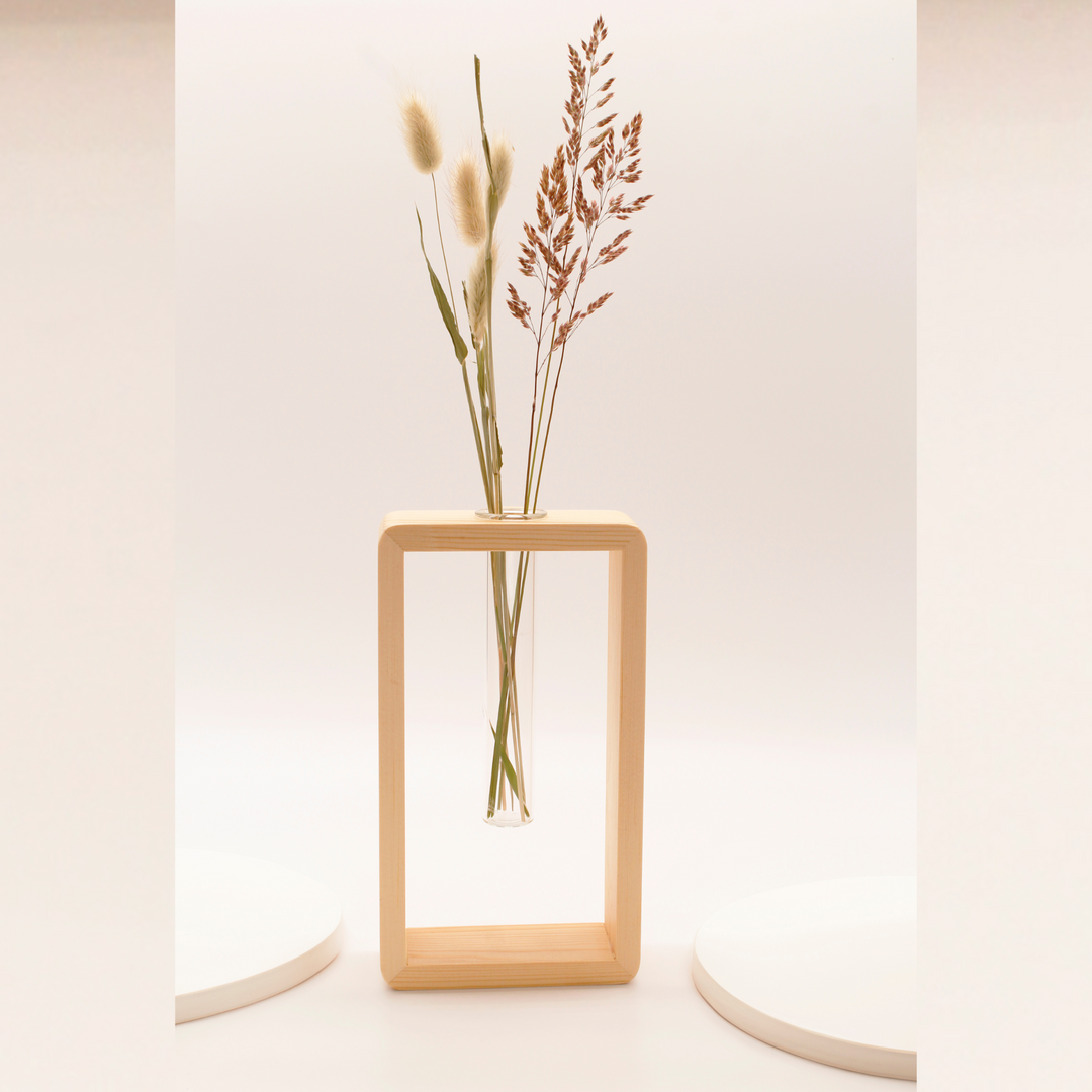 Vase mit Holzrahmen